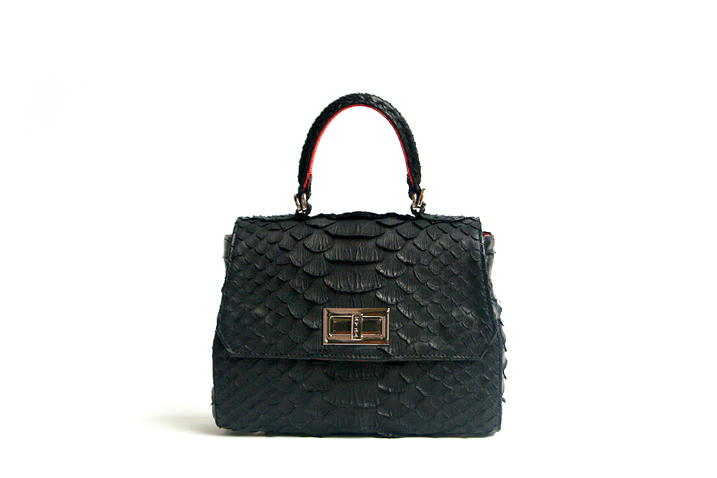 LAUREN ON BLACK SOLID