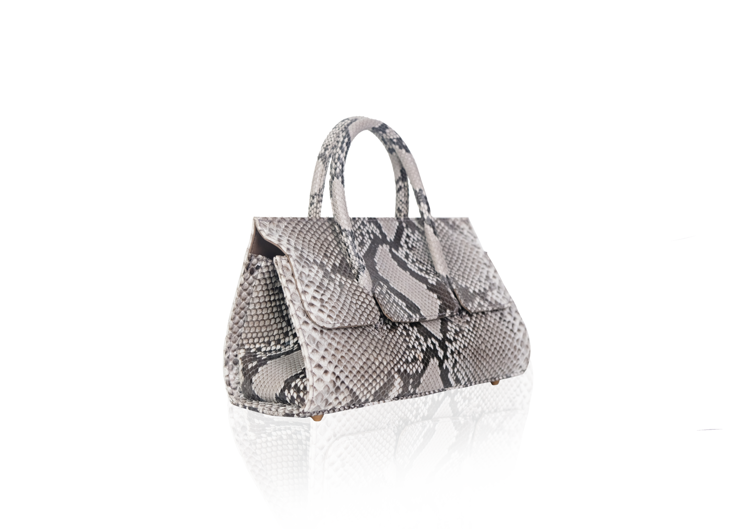 Adriana Lungo in Natural - Image 2