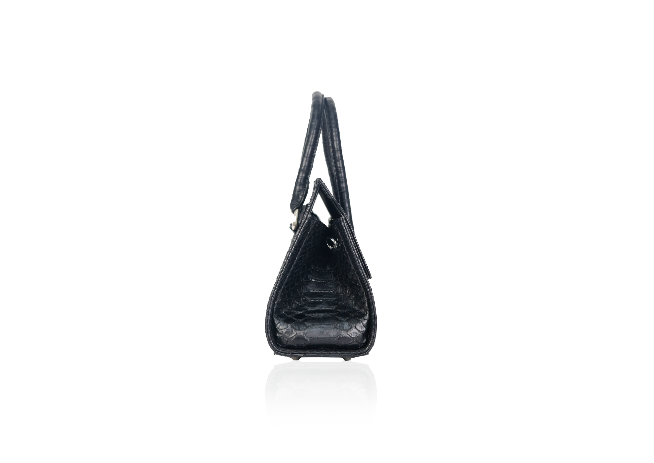 Tampak Samping Tas Classic Warna Hitam: Adriana Lungo Black by KYRA