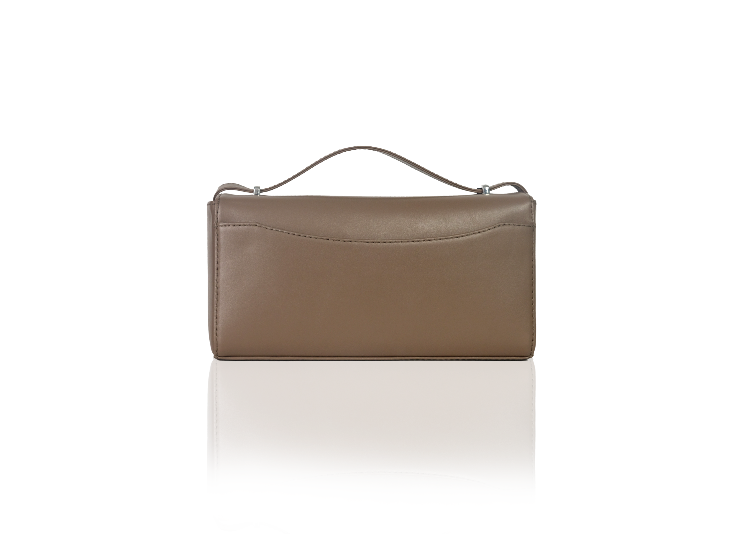 tampak belakang tas cokelat kulit domba asli wanita