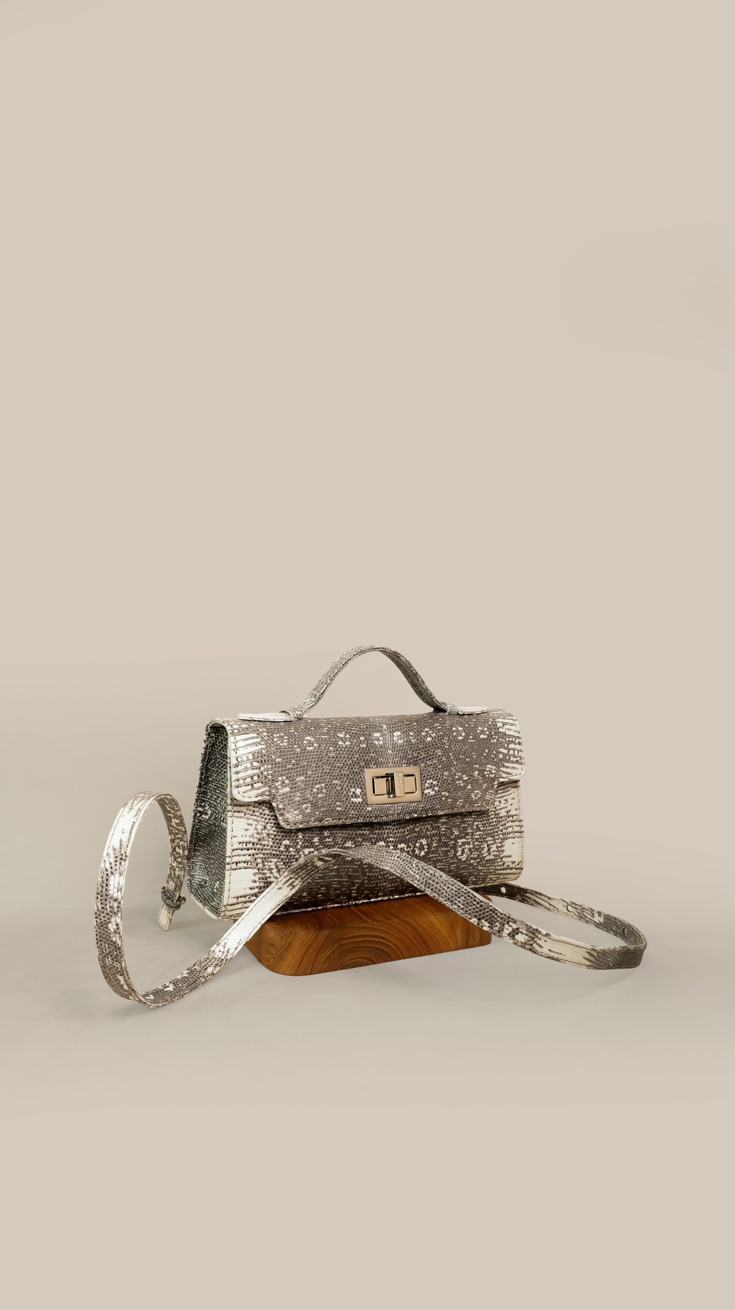 natural lizard leather purse with distinctive pattern